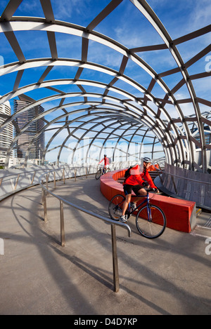 Webb-Brücke in Melbourne Docklands - Design inspirierte Koorie Fischerei fallen. Melbourne, Victoria, Australien Stockfoto