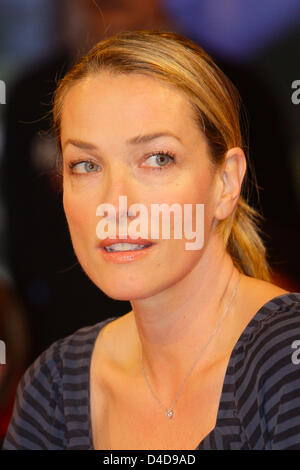 Ex-Model Tatjana Patitz gezeigt als Gast in der NDR-Talkshow "Sterben Tietjen Und Dibaba" in einem Studio in Hannover, Deutschland, 4. April 2008. Foto: Peter Steffen Stockfoto