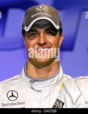 Deutschen DTM-Fahrer Ralf Schumacher lächelt an der Kick-off-Veranstaltung in Düsseldorf, 6. April 2008. Die Deutschen Tourenwagen Masters (DTM) startet mit dem ersten Rennen am Hockenheimring Rennstrecke am 13. April. Foto: ROLAND WEIHRAUCH Stockfoto