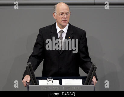 Präsident des Deutschen Bundestages Norbert Lammert hält eine Rede an das Parlament während der Stunde der Erinnerung, die vom Deutschen Bundestag in Berlin, Deutschland, 10. April 2008 statt. Die Parlamentarier gedachte die Vernichtung der Demokratie 75 Jahren, am 23. März 1933 den Deutschen Reichstag den Weg für die NS-Diktatur deaktiviert, indem man das sogenannte Ermächtigungsgesetz. Foto Stockfoto