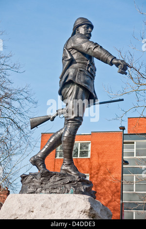 Statue von Lt Col William McCarthy O'Leary in Queens Gardens, Warrington, Lancashire Stockfoto