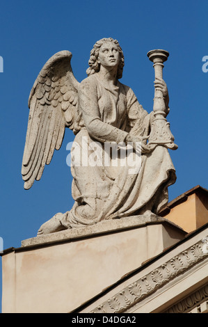 Italien, Latium, Rom, San Rocco Kirche, Detail Fassade, Engelsstatue Stockfoto