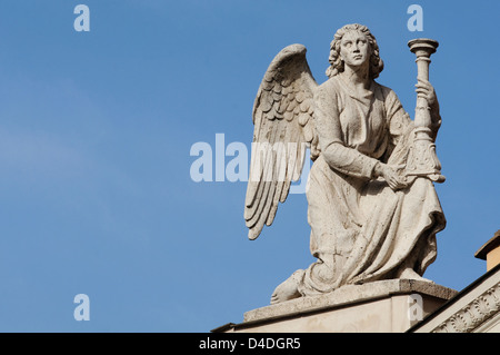 Italien, Latium, Rom, San Rocco Kirche, Detail Fassade, Engelsstatue Stockfoto