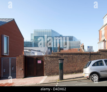 Amex-Haus, Brighton, United Kingdom. Architekt: EPR Architekten Limited, 2013. Fernsicht auf der Ostfassade. Stockfoto