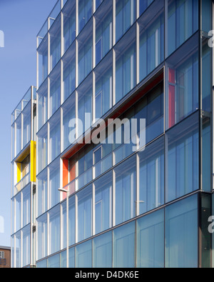 Amex-Haus, Brighton, United Kingdom. Architekt: EPR Architekten Limited, 2013. Detailansicht der Westfassade. Stockfoto