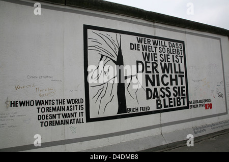 East-Side-Gallery, Berlin, Deutschland, Gemälde von Elisa Budzinski Stockfoto