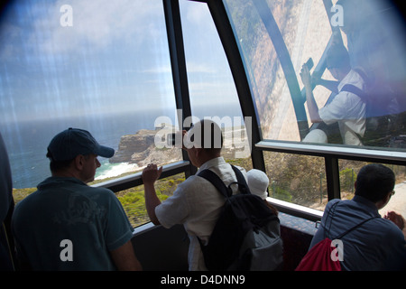 Reiten der Flying Dutchman Standseilbahn bis zum Leuchtturm am Cape Point im Western Cape in Südafrika Stockfoto