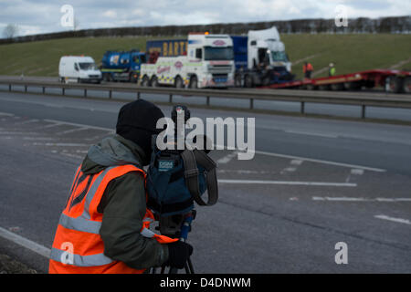 12. März 2013. A130, Rettendon, Essex. Über 1115hrs ereignete sich heute eine Kollision mit zwei großen LKW. Leider starb der Fahrer ein Fahrzeug vor Ort. Schwere Kollision Essex Polizeieinheit untersuchen den Vorfall. Das Fahrzeug wird zur weiteren Untersuchung gewonnen. Stockfoto