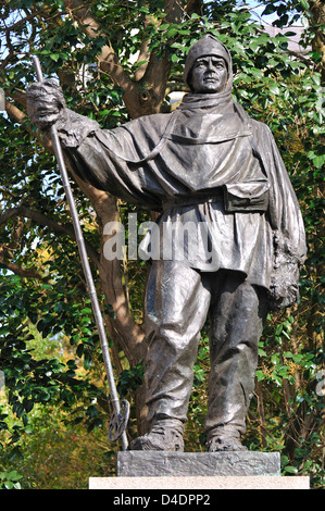 London, England, Großbritannien. Statue (von Kathleen Scott, der Tochter des Subjekts, 1915) von Kapitän Robert Falcon Scott Stockfoto