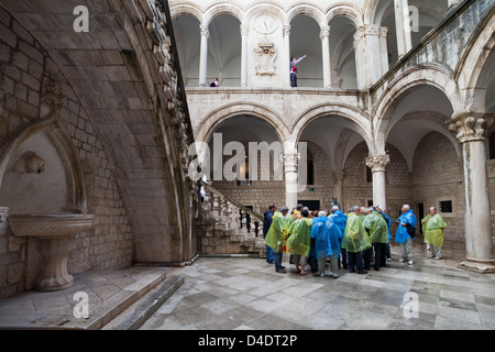 Der Herzog (Rektorenpalast) Schlosshof in Dubrovnik, Kroatien, Dalmatien Region. Stockfoto