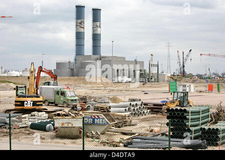 Das Photo zeigt die Baustelle des umstrittenen Kohle-Kraftwerk Moorburg in Hamburg, Deutschland, 20. April 2008. Die Zukunft der Anlage bleibt ungewiss, auch nach der Unterzeichnung der Koalitionsvertrag zwischen den Christdemokraten (CDU) und der grünen Partei (GAL) in Hamburg. Foto: Bodo Marks Stockfoto