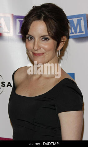 US-amerikanische Schauspielerin Tina Fey kommt bei der Weltpremiere des Films "Baby Mama" während des Tribeca Film Festivals im Ziegfeld Theatre in New York City, USA, 23. April 2008. Foto: Hubert Boesl Stockfoto