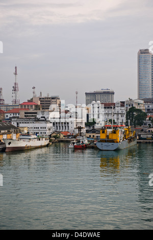 Sri Lanka Ports Authority, SLPA Colombo, Sri Lanka Colombo Port Authority Container Terminal, Portalkrane, Schiffe entladen-Boxen Stockfoto