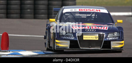 Schwedische DTM-Pilot Matthias Ekstroem des Audi Sport Team Abt Sportsline nimmt einen Bordstein auf die Hitze der Deutschen Tourenwagen Masters DTM in Oschersleben, Deutschland, 20. April 2008. Foto: Jan Woitas Stockfoto