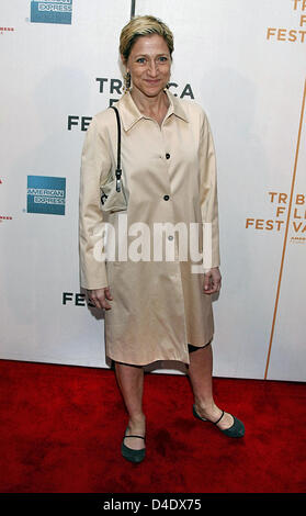 US-Schauspielerin Edie Falco kommt für die Weltpremiere des Films "Tennessee" auf dem Tribeca Film Festival 2008 in New York City, NY, Vereinigte Staaten, 26. April 2008. Foto: Hubert Boesl Stockfoto