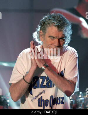 Schottische Sängerin Dan McCafferty (C) und seine Band Nazareth führen Sie während der Aufzeichnung der deutschen privaten TV-Sender RTL 50. "ultimative Chartshow" in Köln, 29. April 2008. Die Jubiläums-Ausgabe 02 Mai, 21:15 CET Wille vorhanden die 50 "erfolgreichsten Rock-Klassiker aller Zeiten" ausgestrahlt werden. Foto: Jörg CARSTENSEN Stockfoto