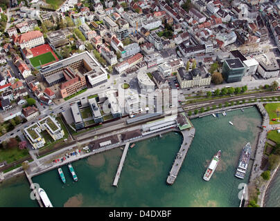 Die Luftaufnahme aus einem Zeppelin zeigt Bregenz am Bodensee, Österreich, 26. April 2008. Foto: Patrick Seeger Stockfoto