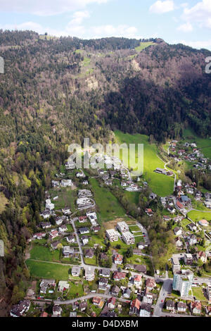 Die Luftaufnahme aus einem Zeppelin zeigt Bregenz am Bodensee, Österreich, 26. April 2008. Foto: Patrick Seeger Stockfoto