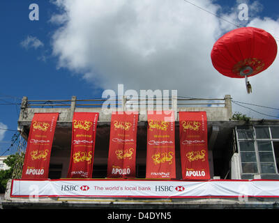 Das Bild zeigt eine Zweigstelle der HSBC Bank in das chinesische Viertel von Port Louis, Mauritius, 10. April 2008. Foto: Lars Halbauer Stockfoto