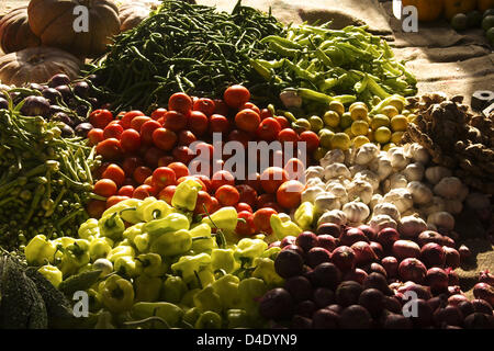 (Dpa-Datei) Die Datei Bild vom August 2005 bietet frisches Gemüse auf einem Markt von Colombo, Sri Lanka. Foto: Joerg Hackemann Stockfoto