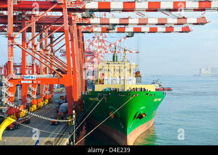 Sri Lanka Ports Authority, SLPA Colombo, Sri Lanka Colombo Port Authority Container Terminal, Portalkrane, Schiffe entladen-Boxen Stockfoto