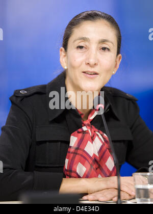 Ehemaligen kolumbianischen Präsidenten Kandidat und ehemaligen kolumbianischen FARC Guerilla Geisel, französisch-kolumbianische Ingrid Betancourt, besucht eine Pressekonferenz im Europäischen Parlament in Brüssel, Belgien, 8. Oktober 2008. Betancourt, die im Juli 2008 nach mehr als sechs Jahre lang in Gefangenschaft durch FARC (Revolutionäre Streitkräfte Kolumbiens) statt befreit wurde, gehört zu den hochkarätigen Stockfoto