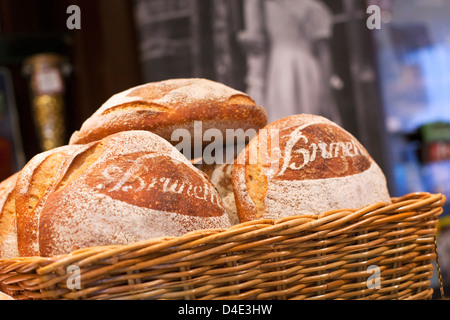 Frisches Brot am Brunetti in Carlton. Melbourne, Victoria, Australien Stockfoto