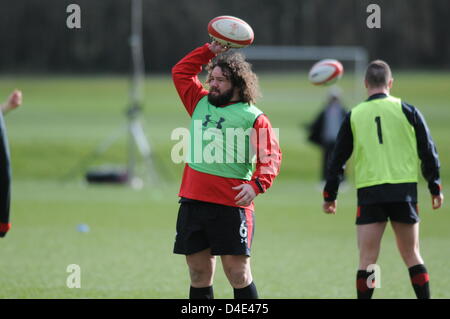 Adam Jones während Wales Rugby Team Training im Vale Hotel and Resort in Cardiff heute Nachmittag vor ihren sechs-Nationen-Showdown mit England am Wochenende. Stockfoto