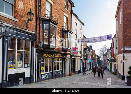 Die berühmte steile Hügel in der historischen Altstadt, Lincoln, Lincolnshire, East Midlands, UK Stockfoto