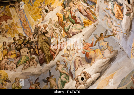 Die gewölbte Decke des Dom, Basilika Santa Maria del Fiore, Florenz, Italien. Fresko von Giorgio Vasari. Das jüngste Gericht. Stockfoto