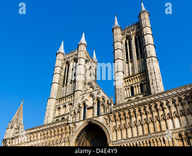 Westen vor der Kathedrale von Lincoln in der historischen Altstadt, Lincoln, Lincolnshire, East Midlands, UK Stockfoto