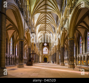 Hauptschiff der Kathedrale von Lincoln in der historischen alten Stadt von Lincoln, Lincolnshire, East Midlands, UK Stockfoto