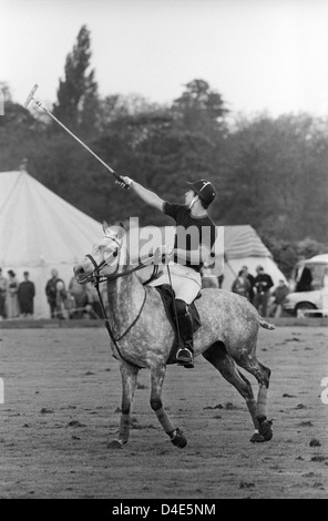 Prince Charles spielt Polo im Ham Polo Club Surrey, UK 80er Jahre. 1981 HOMER SYKES Stockfoto