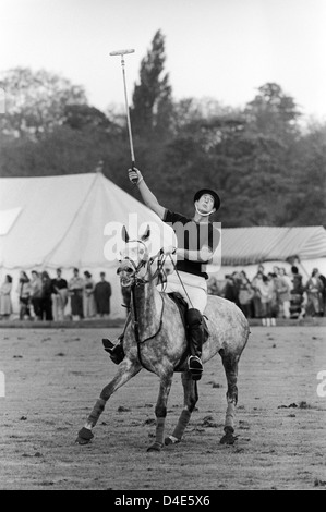 Prince Charles spielt Polo im Ham Polo Club Surrey, UK 80er Jahre. 1981 HOMER SYKES Stockfoto