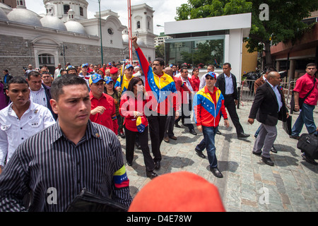 Der venezolanische Präsident in kostenlos Nicolas Maduro Spaziergänge während der offiziellen Registrierung seine Kandidatur Stockfoto