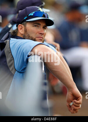 12. März 2013 - St. Petersburg, Florida, US - JAMES BORCHUCK |   Zeiten... Trotz beginnend am Vorabend, Luke Scott sah das Strahlen Frühling Trainingsspiel gegen die Yankees von der Trainerbank bei Charlotte Sportpark Dienstag in Port Charlotte, FL. (Credit-Bild: © James Borchuck/Tampa Bay Times/ZUMAPRESS.com) Stockfoto