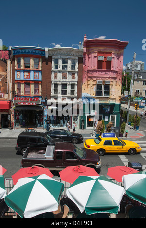 REIHE VON BEMALTEN HÄUSERN SOUTH STREET DOWNTOWN PHILADELPHIA PENNSYLVANIA USA Stockfoto