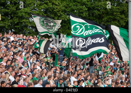 Münster, Ultra-Fans feiern ihr Team Preussen Münster. Stockfoto