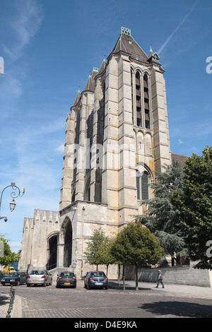 Die Westfassade der Notre Dame Kathedrale in Noyon, Oise, Picardie, Frankreich. Stockfoto