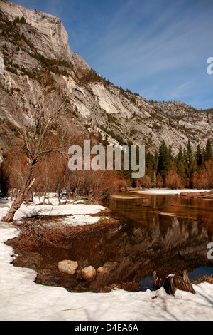 Reflexion am Mirror Lake, Yosemite-Nationalpark, Kalifornien Stockfoto