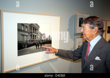 Essen, Deutschland, Berthold Beitz besucht die Krupp-Foto-Ausstellung Stockfoto