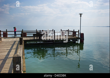 Klink, Deutschland, Touristen auf der Seebruecke Stockfoto