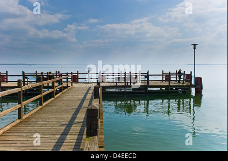 Klink, Deutschland, Touristen auf der Seebruecke Stockfoto