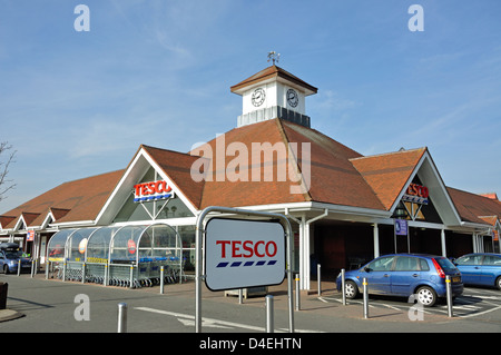 Tesco-Supermarkt, High Street, Feltham, London Borough of Hounslow, Greater London, England, Vereinigtes Königreich Stockfoto