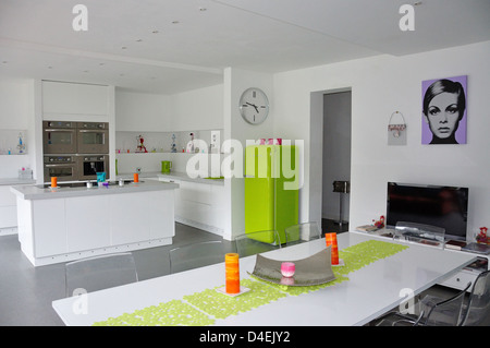 Moderne Küche im Haus, Ascot, Berkshire, England, Vereinigtes Königreich Stockfoto