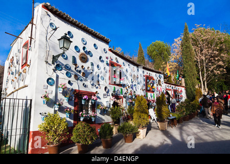 Reich geschmückte Haus im traditionellen Sacromonte Altstadt. Granada, Spanien Stockfoto