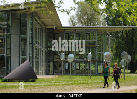 Die zentrale Bibliothek der katholischen Universität Eichstätt-Ingolstadt (KU) in Eichstätt, Deutschland, 15. Mai 2008 abgebildet.  KU ist die einzige katholische Universität im deutschsprachigen Raum, mit derzeit 4.500 Studenten, 120 Professorinnen und Professoren, mehr als 200 wissenschaftliche Mitarbeiter und zahlreiche Dozenten. Sieben Fakultäten der Universität Eichstätt, befinden sich in zwar die wirtschaftswissenschaftlichen Fakultät ist Stockfoto