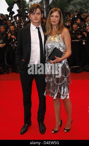 US-Schauspieler Sam Riley und deutsche Schauspielerin Alexandra Maria Lara kommen bei der Premiere von "The Exchange" im Palais des Festivals bei den 61. Filmfestspielen in Cannes, Frankreich, 20. Mai 2008. Foto: Hubert Boesl Stockfoto