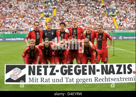 Deutschlands Christoph Metzelder (hinten L-R), Torhüter Jens Lehmann, team-Kapitän Michael Ballack, Per Mertesacker, Bastian Schweinsteiger und Lukas Podolski und Thomas Hitzlsperger (Front L-R), Torsten Frings, Philipp Lahm, Miroslav Klose und David Odonkor Pose für das Teambild vor der Fußball freundlich Deutschland Vs Weißrussland am Fritz-Walter-Stadion in Kaiserslautern, Deutschland, 27 Stockfoto