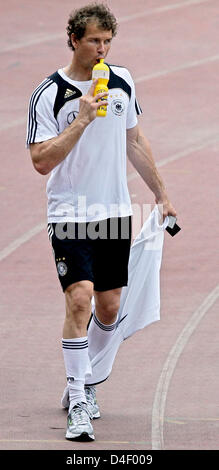 Torhüter der deutschen Nationalmannschaft Jens Lehmann ist während des Trainings im Ono Estadi in Palma De Mallorca, Spanien, 28. Mai 2008 abgebildet. Die deutsche Nationalmannschaft bereitet sich für die UEFA Euro 2008 in Österreich und der Schweiz im Juni 2008 stattfinden. Foto: RONALD WITTEK Stockfoto